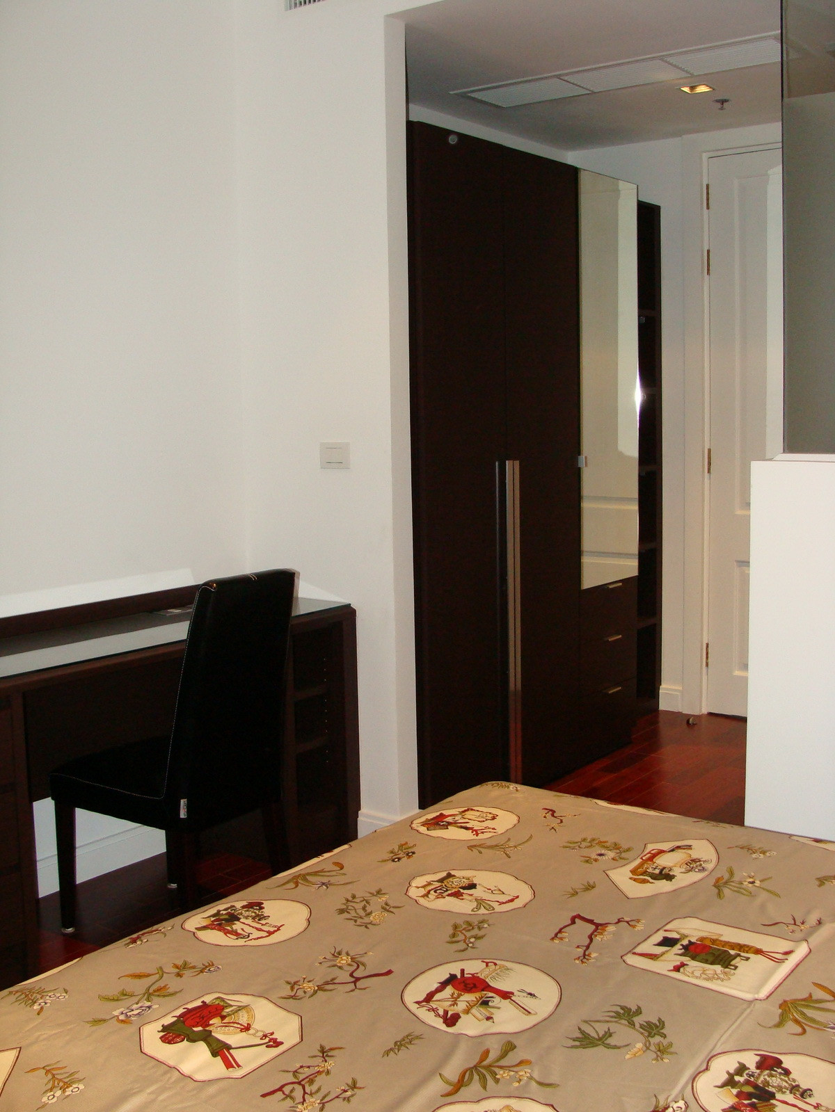 For RentCondoWitthayu, Chidlom, Langsuan, Ploenchit : Luxury condo for rent, Athenee Residence Ploenchit, 2 bedrooms, area 132 sq m., with hotel-level amenities, near BTS Ploenchit.