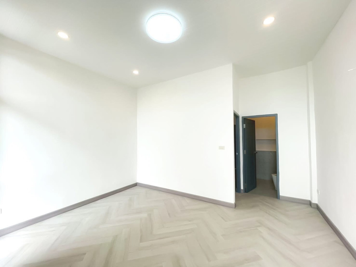 ขายทาวน์โฮมโชคชัย4 ลาดพร้าว71 : CB074♛♚ทาวน์เฮ้าส์ 4 ห้องนอน ขาย⚝ลาดพร้าว♜MRT ลาดพร้าว 83∞065-9423251,099-5919653▚Line@sureresidence