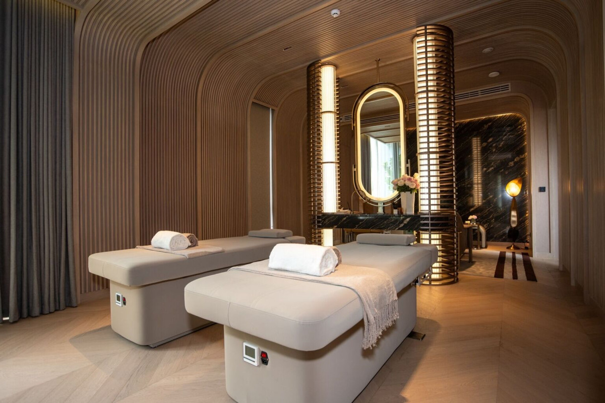 ขายบ้านบางซื่อ วงศ์สว่าง เตาปูน : Sonle Residences: 180sqwah 1,365sqm. 5bed 8bath 3storey private pool 260,000,000 Am: 0656199198