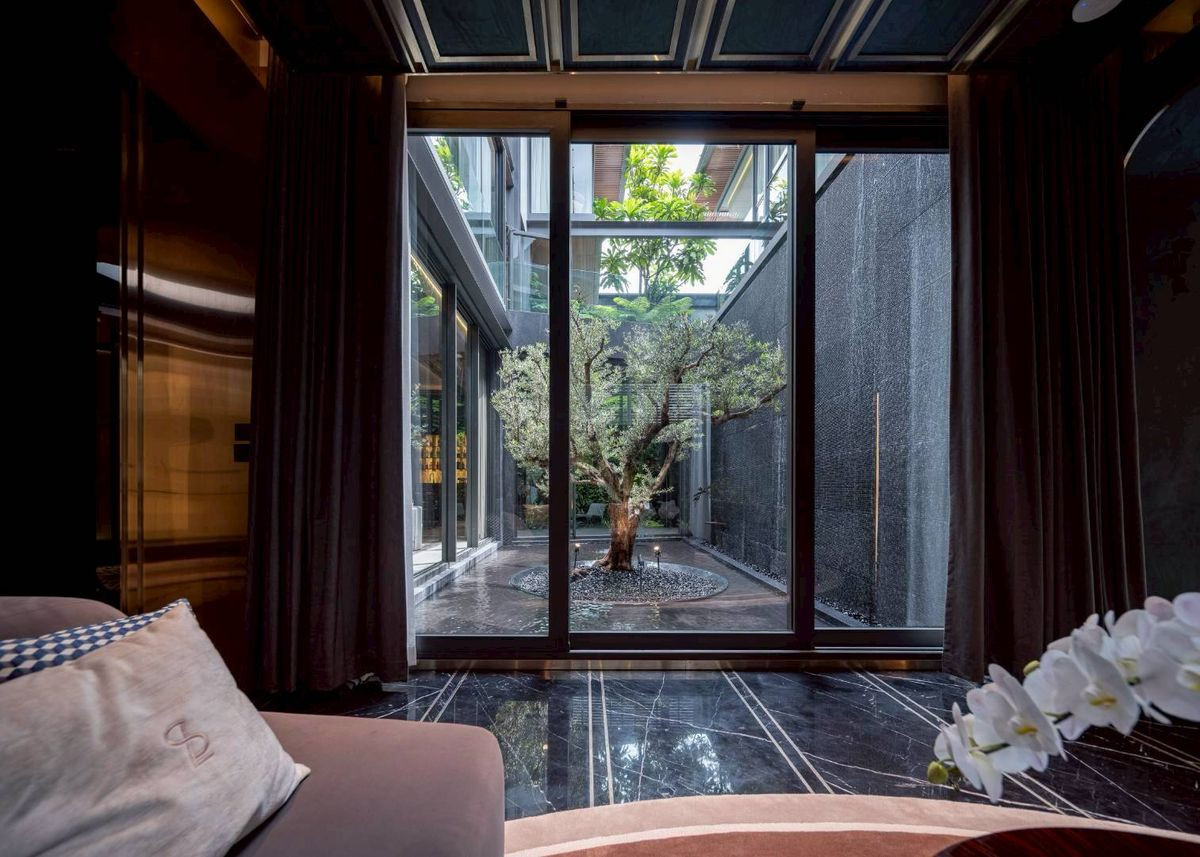 ขายบ้านบางซื่อ วงศ์สว่าง เตาปูน : Sonle Residences: 180sqwah 1,365sqm. 5bed 8bath 3storey private pool 260,000,000 Am: 0656199198