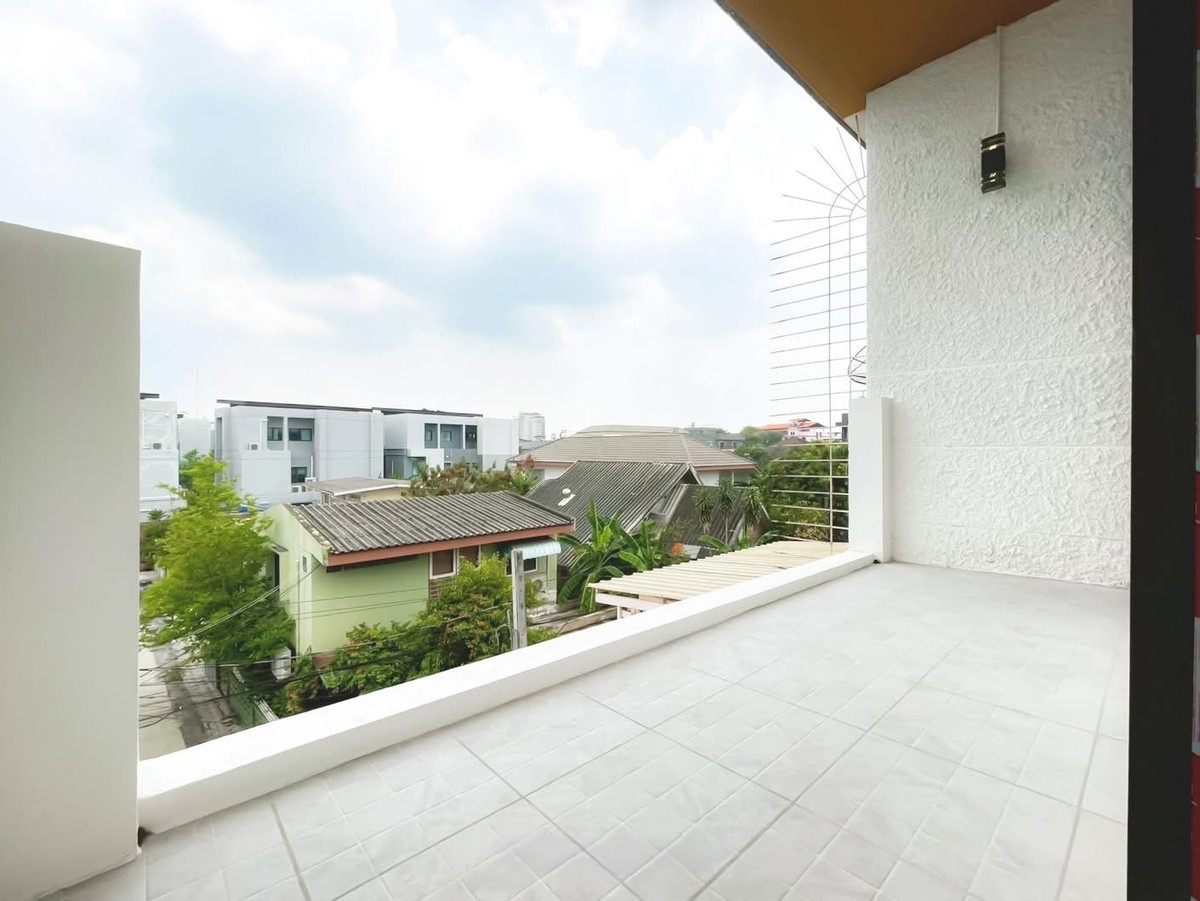 ขายทาวน์โฮมโชคชัย4 ลาดพร้าว71 : CB074♛♚ทาวน์เฮ้าส์ 4 ห้องนอน ขาย⚝ลาดพร้าว♜MRT ลาดพร้าว 83∞065-9423251,099-5919653▚Line@sureresidence