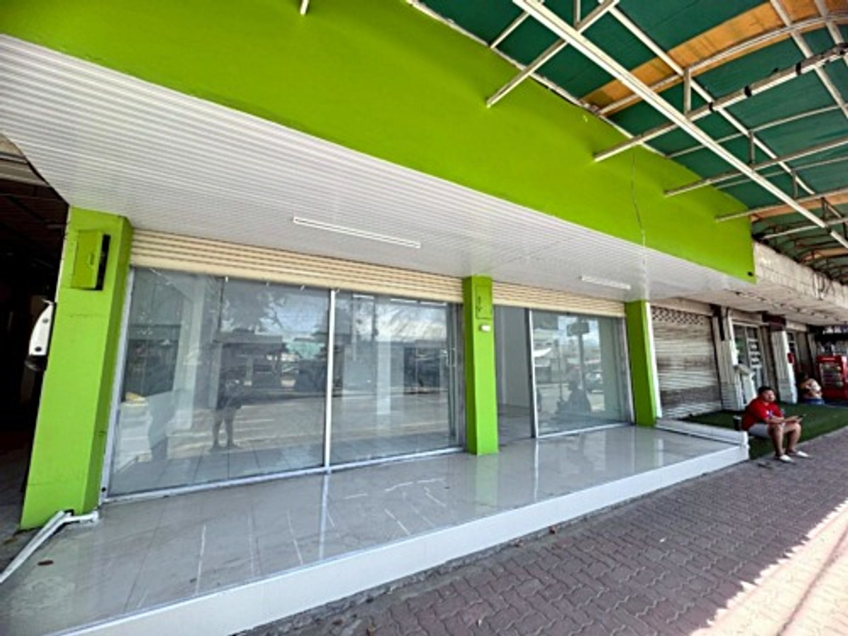 ให้เช่าอาคารพาณิชย์โชคชัย4 ลาดพร้าว71 : ให้เช่าอาคาร 3 คูหา 3.5 ชั้น + ดาดฟ้า พร้อมบ้าน 2 ชั้น ด้านหลัง ทำเลทอง ลาดพร้าว 71 (N.2012)