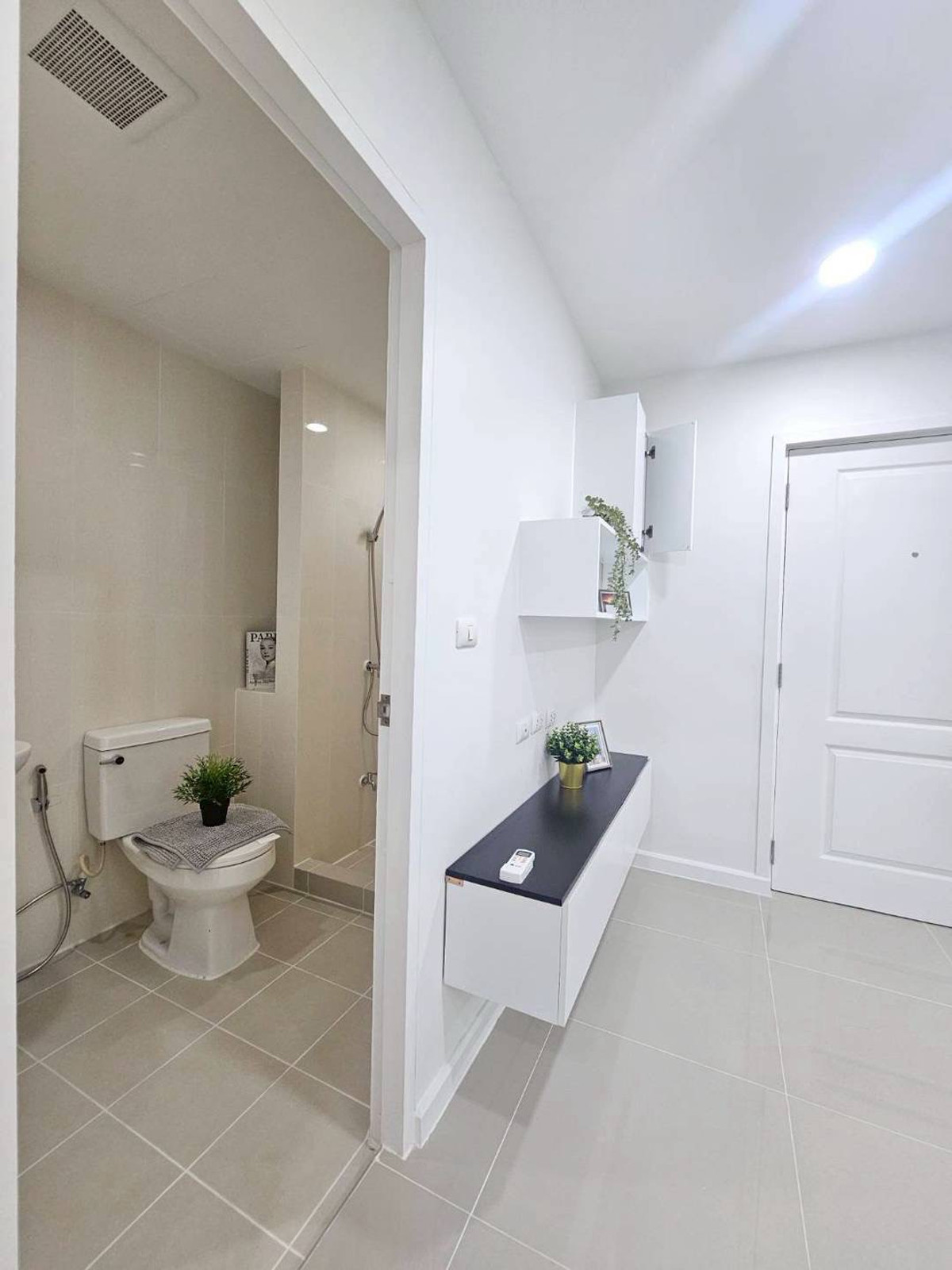 For SaleCondoBangna, Bearing, Lasalle : Selling at a loss: iCondo Lasalle Sukhumvit 105 BTS Bearing, next to Bangkok Patana International School, near BITEC Bangna, Chalerm Mahanakhon Expressway, Burapha Withi, Bangna intersection.