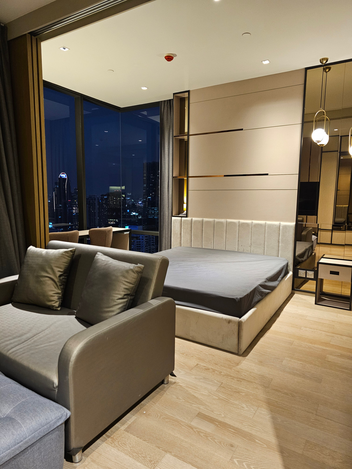 For RentCondoSilom, Saladaeng, Bangrak : แอสตัน สีลม  ให้เช่า 1 นอน 1 น้ำ พื้นที่ 50 ตรม  36,000 บาท สนใจโทร น้อง 096-2615656 พร้อมให้นัดหมายเข้าชมทุกวัน  Ashton Silom 1bed 1 bath 50 Sq,m Rental price 36,000 Baht   call Nong 096-2615656 Ready to touring everyday