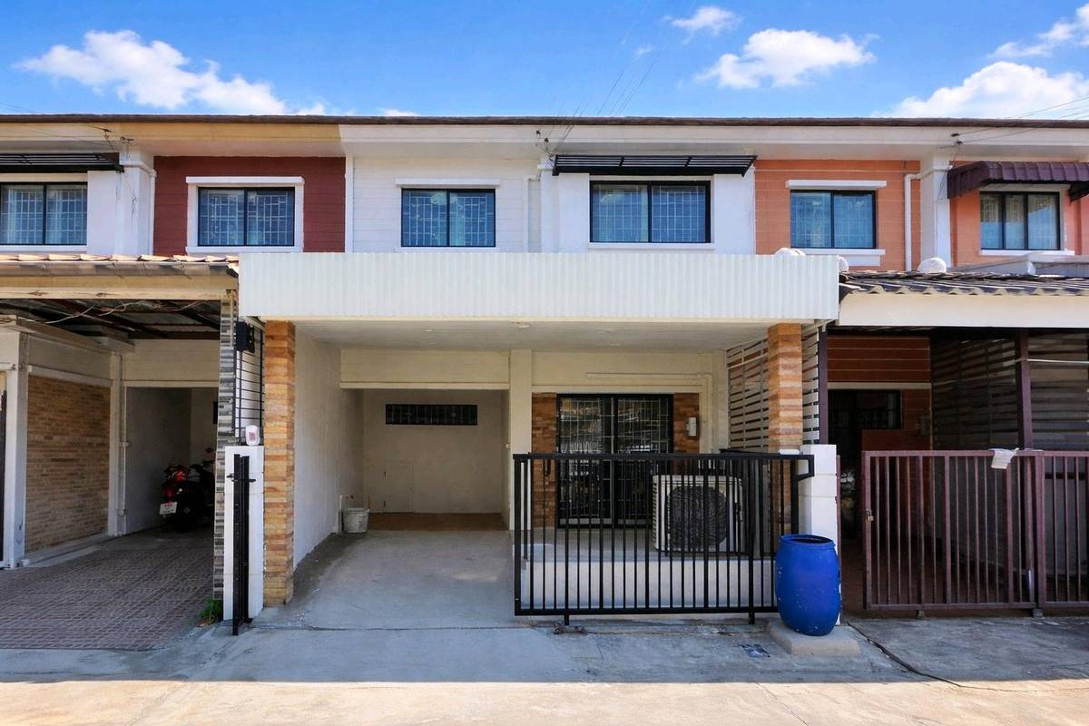 For RentTownhomeLadkrabang, Suwannaphum Airport : Townhome for rent, Baan Pruksa 58, Lat Krabang - Suvarnabhumi, near Sriwaree Fresh Market, only 2 minutes.