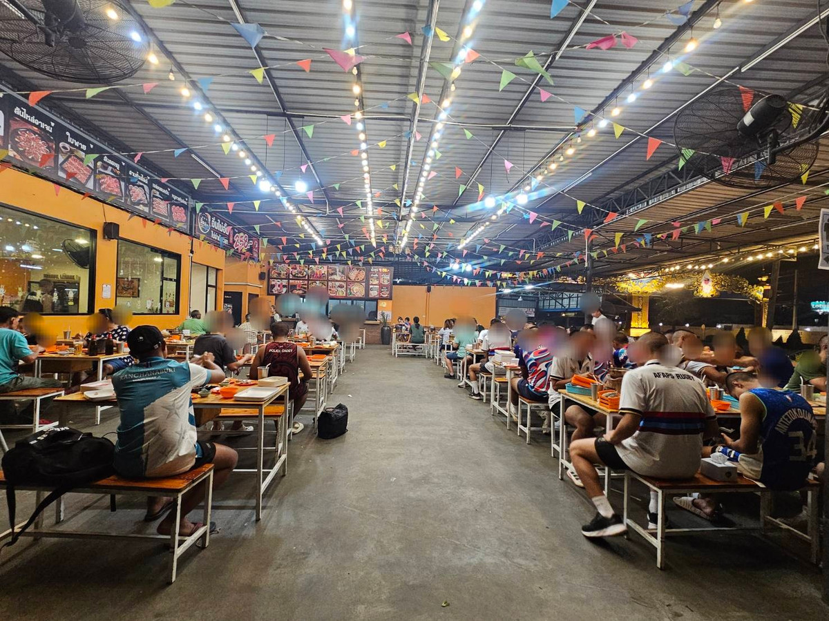 For LeaseholdRetail SpaceNakhon Pathom : Urgent sale, Moo Kratha restaurant, Sam Phran area, on the main road, opposite the Malee factory, near the Royal Military Academy and various schools.