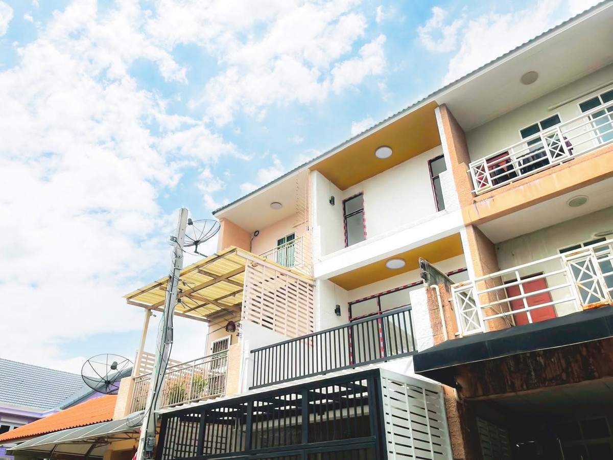 ขายทาวน์โฮมโชคชัย4 ลาดพร้าว71 : CB074♛♚ทาวน์เฮ้าส์ 4 ห้องนอน ขาย⚝ลาดพร้าว♜MRT ลาดพร้าว 83∞065-9423251,099-5919653▚Line@sureresidence