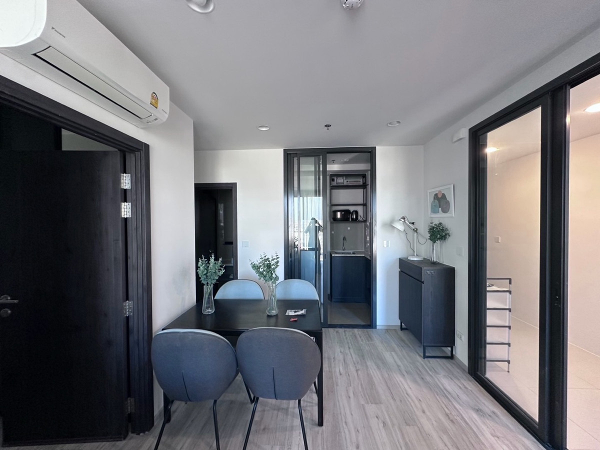For RentCondoRatchadapisek, Huaikwang, Suttisan : 💙2 bedrooms, 2 bathrooms, XT Huai Khwang, corner room, good view, near Huai Khwang MRT, spacious, comfortable room, has a balcony.