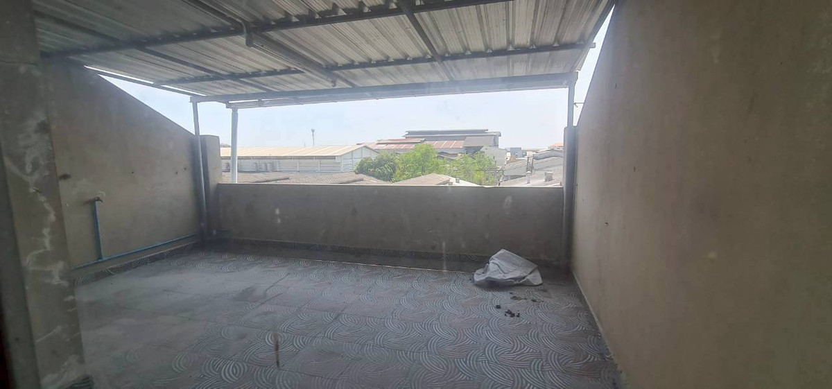 ขายอาคารพาณิชย์นครปฐม : อาคารพาณิชย์ 4.5 ชั้นหลังริม 20 ตรว. ซ.เพชรเกษม99แยก2 ถ.เพชรเกษม ต.อ้อมใหญ่ อ.สามพราน จ.นครปฐม