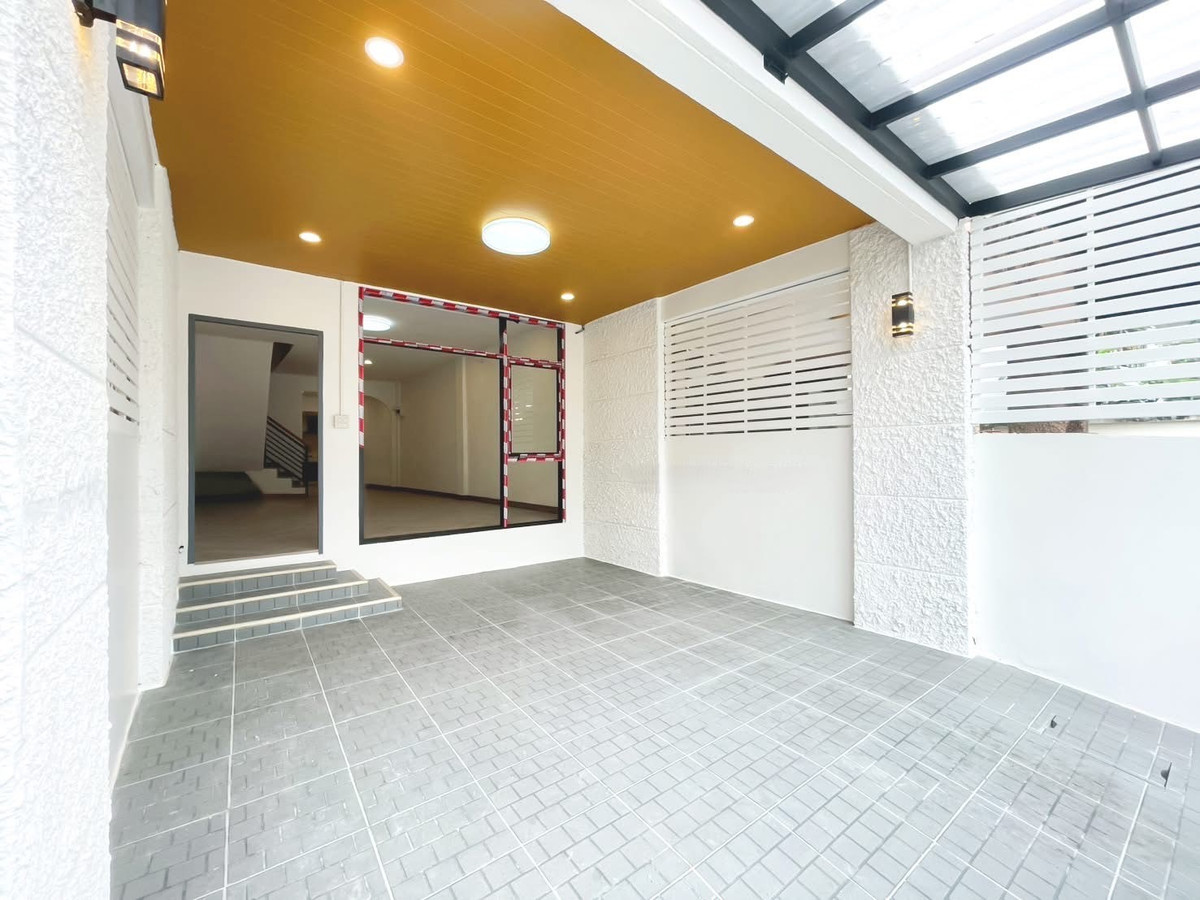 ขายทาวน์โฮมโชคชัย4 ลาดพร้าว71 : CB074♛♚ทาวน์เฮ้าส์ 4 ห้องนอน ขาย⚝ลาดพร้าว♜MRT ลาดพร้าว 83∞065-9423251,099-5919653▚Line@sureresidence