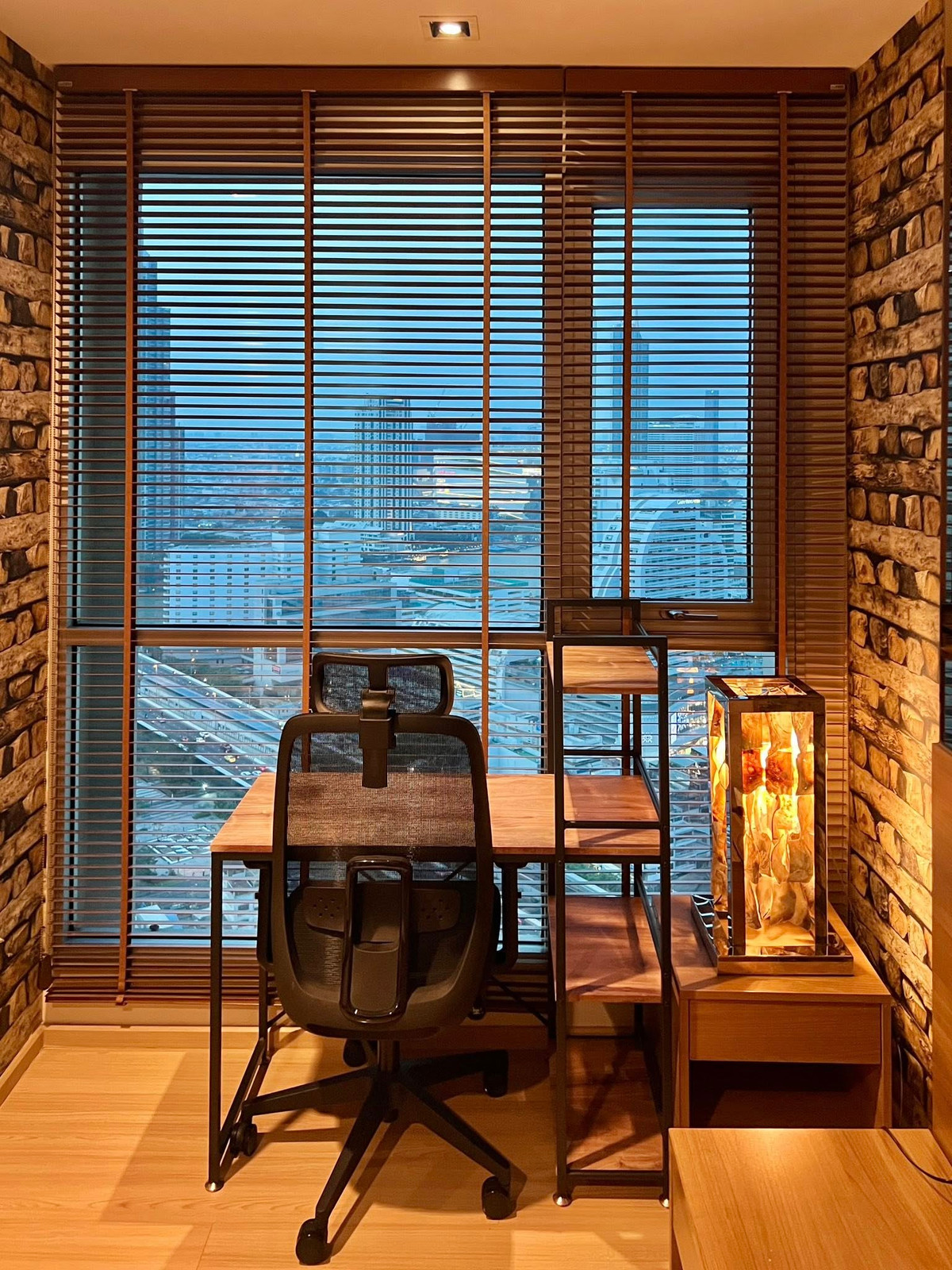 ขายคอนโดสาทร นราธิวาส : ขายคอนโด Rhythm Sathorn ราคา 8,626,500 บาท [JZsr260209]