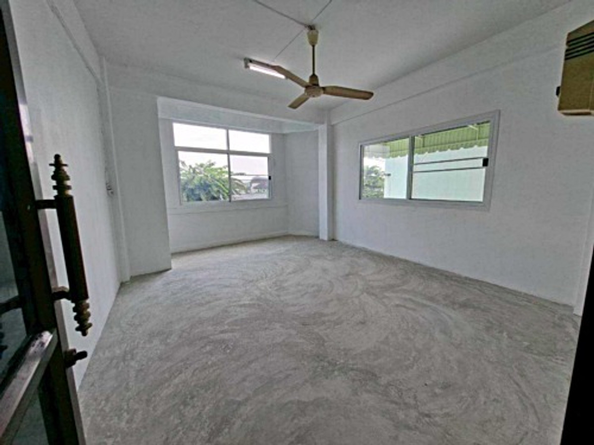 ให้เช่าอาคารพาณิชย์โชคชัย4 ลาดพร้าว71 : ให้เช่าอาคาร 3 คูหา 3.5 ชั้น + ดาดฟ้า พร้อมบ้าน 2 ชั้น ด้านหลัง ทำเลทอง ลาดพร้าว 71 (N.2012)