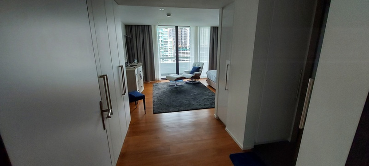 ขายคอนโดวิทยุ ชิดลม หลังสวน : Somkid Garden: 3bed 3bath 251.40sqm. 68,500,000 Am: 0656199198 Renovated Fully furnished 