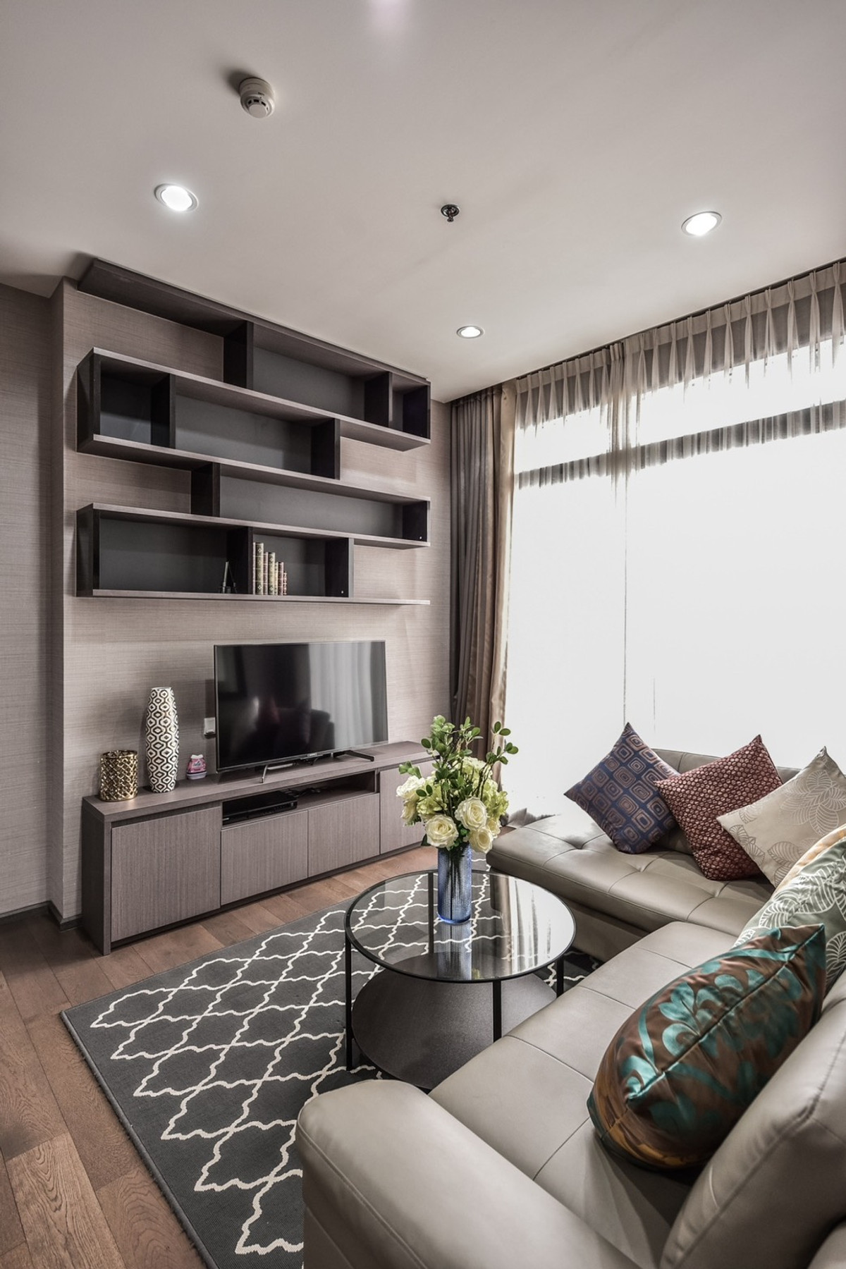 คอนโดสาทร นราธิวาส : The Diplomat Sathorn:  2bed 2bath 77sqm. 2XFl. 22,500,000 Rent: 65,000/mth. Am: 0656199198