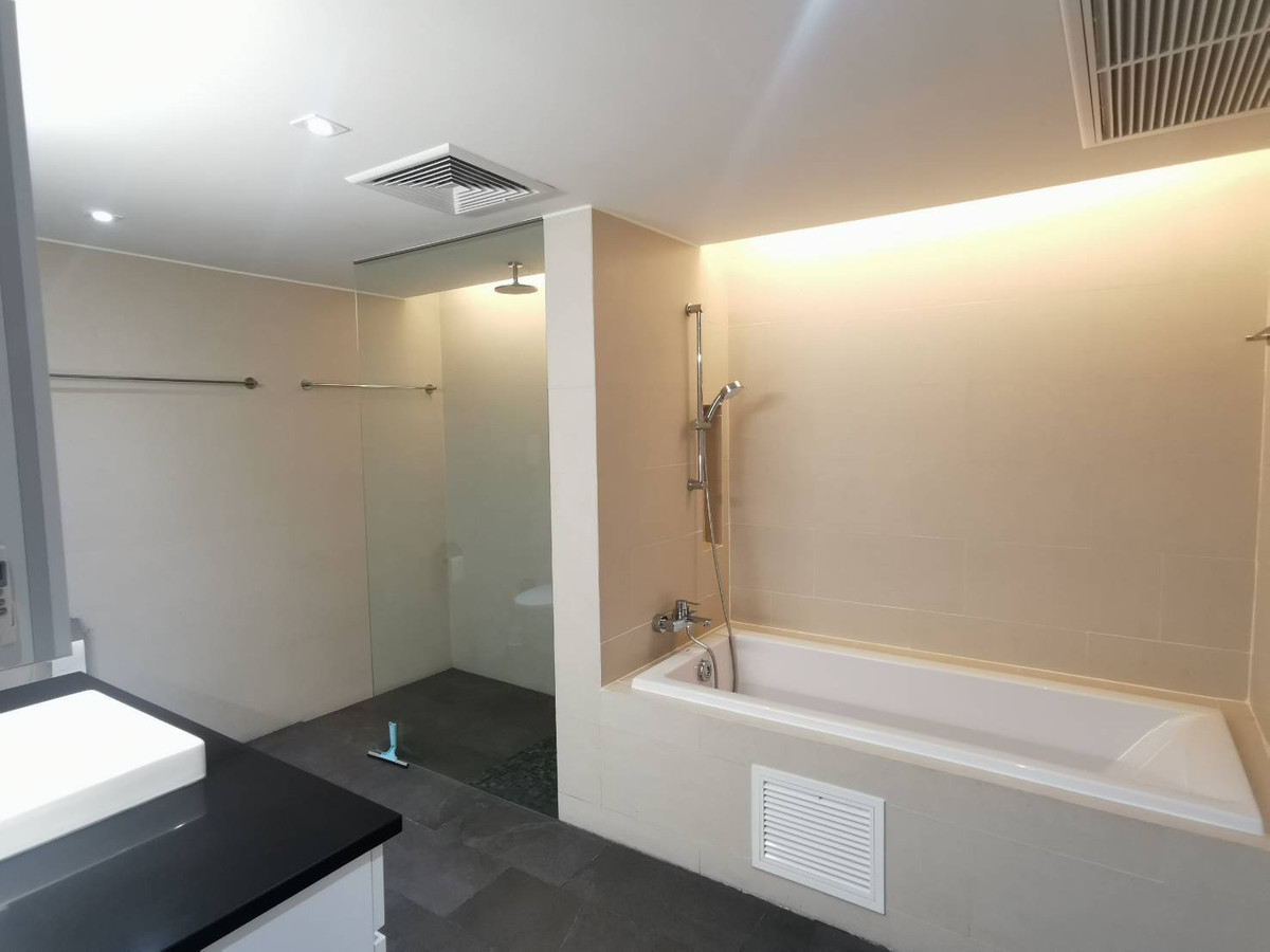 ขายคอนโดวิทยุ ชิดลม หลังสวน : Somkid Garden: 3bed 3bath 251.40sqm. 68,500,000 Am: 0656199198 Renovated Fully furnished 