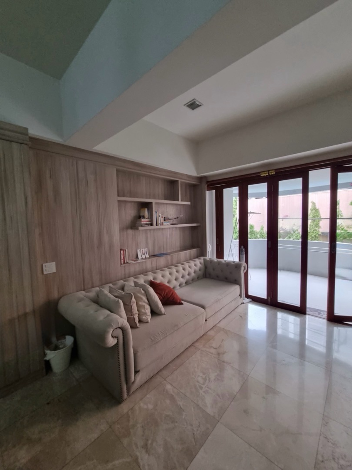 CondoSukhumvit, Asoke, Thonglor : Spacious 2 Bedroom Renovated Pet Friendly Condo with Big Balcony Near BTS Phrom Phong
