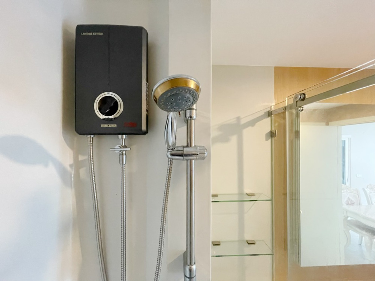 For RentCondoThaphra, Talat Phlu, Wutthakat : Aspire Sathorn Thapra【𝐑𝐄𝐍𝐓】🔥Clean, modern style with matching furniture throughout the room; overall look is impeccable.🔥 Contact Line ID: @hacondo