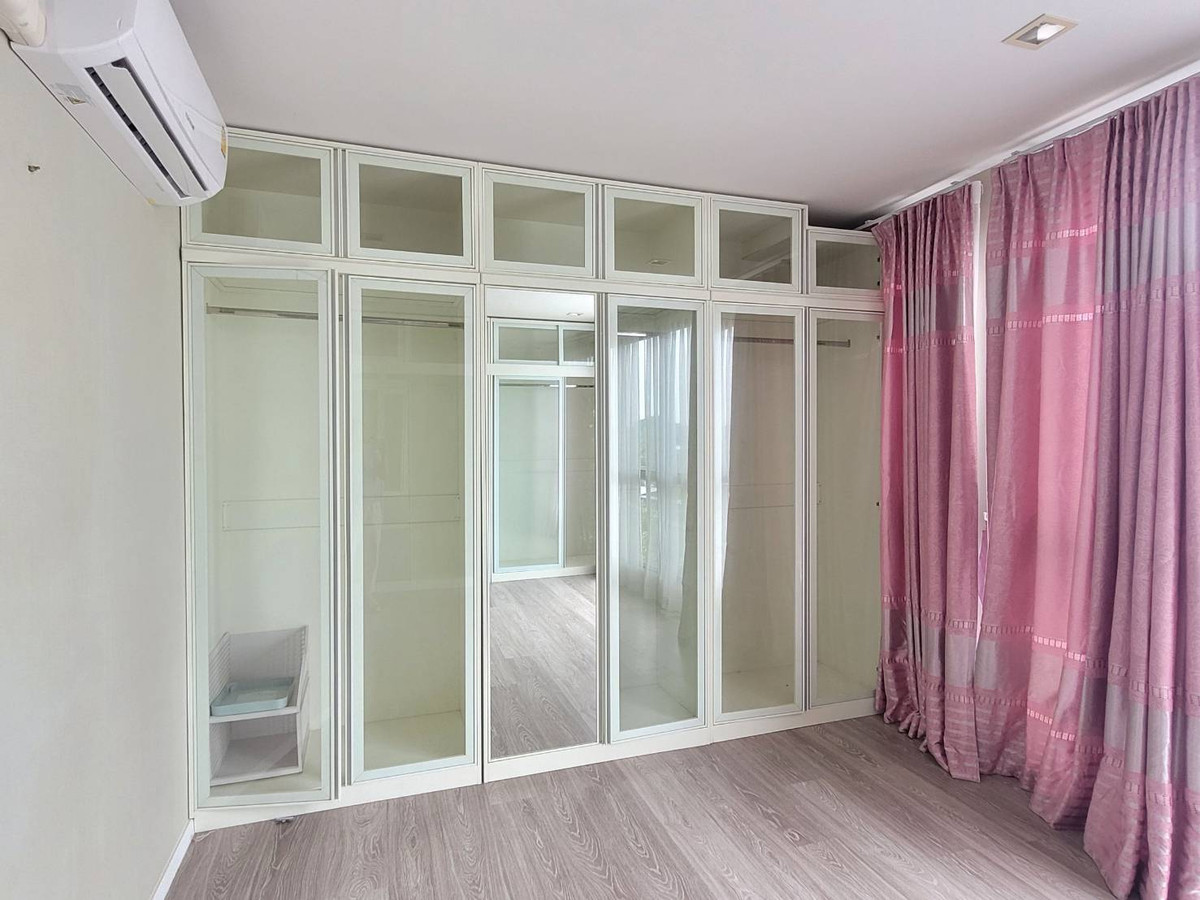 ขายทาวน์โฮมวิภาวดี ดอนเมือง หลักสี่ : ทาวน์โฮม 4ชั้น ซอยวิภาวดี64 เข้าออกได้หลายทาง ใกล้สนามบิน โถงเพดานสูง แบบ double volume ตกแต่งใหม่หมด