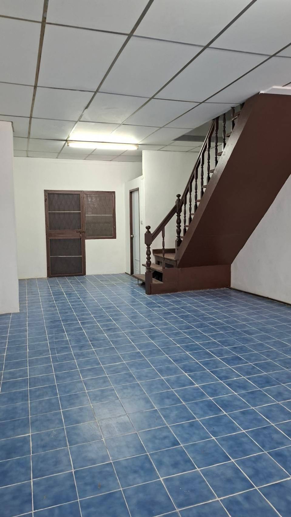 ให้เช่าทาวน์โฮมเสรีไทย-นิด้า : ให้เช่าทาวน์เฮ้าส์ หมู่บ้านศรีประจักษ์ ใกล้ โรงเรียนเตรียมอุดมศึกษาน้อมเกล้า เพียง 4 นาที