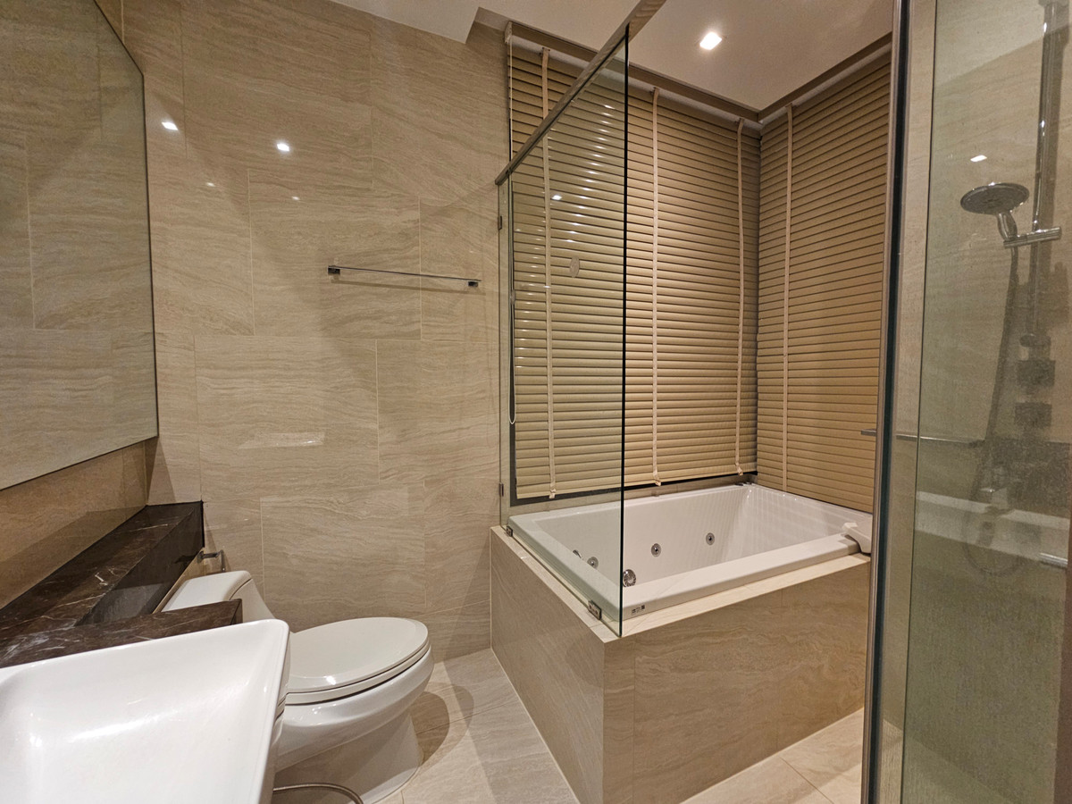 For RentCondoSilom, Saladaeng, Bangrak : แอสตัน สีลม  ให้เช่า 1 นอน 1 น้ำ พื้นที่ 50 ตรม  36,000 บาท สนใจโทร น้อง 096-2615656 พร้อมให้นัดหมายเข้าชมทุกวัน  Ashton Silom 1bed 1 bath 50 Sq,m Rental price 36,000 Baht   call Nong 096-2615656 Ready to touring everyday