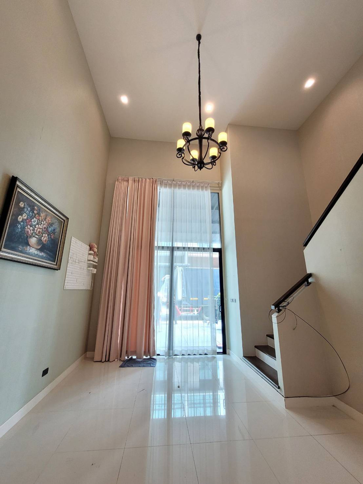 ขายทาวน์โฮมวิภาวดี ดอนเมือง หลักสี่ : ทาวน์โฮม 4ชั้น ซอยวิภาวดี64 เข้าออกได้หลายทาง ใกล้สนามบิน โถงเพดานสูง แบบ double volume ตกแต่งใหม่หมด