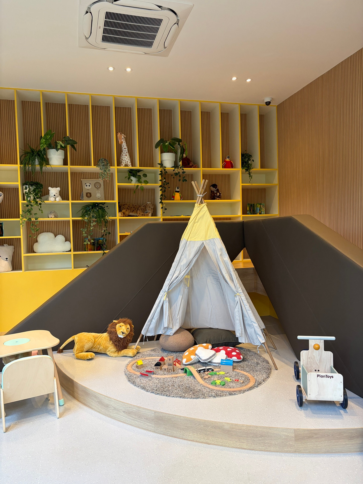 ให้เช่าคอนโดเลียบทางด่วนรามอินทรา : ✨ ปล่อยเช่าคอนโด Noble Create รามอินทรา – เกษตรนวมินทร์  วิวสระ | ห้องสวยสไตล์มินิมอล | พร้อมอยู่