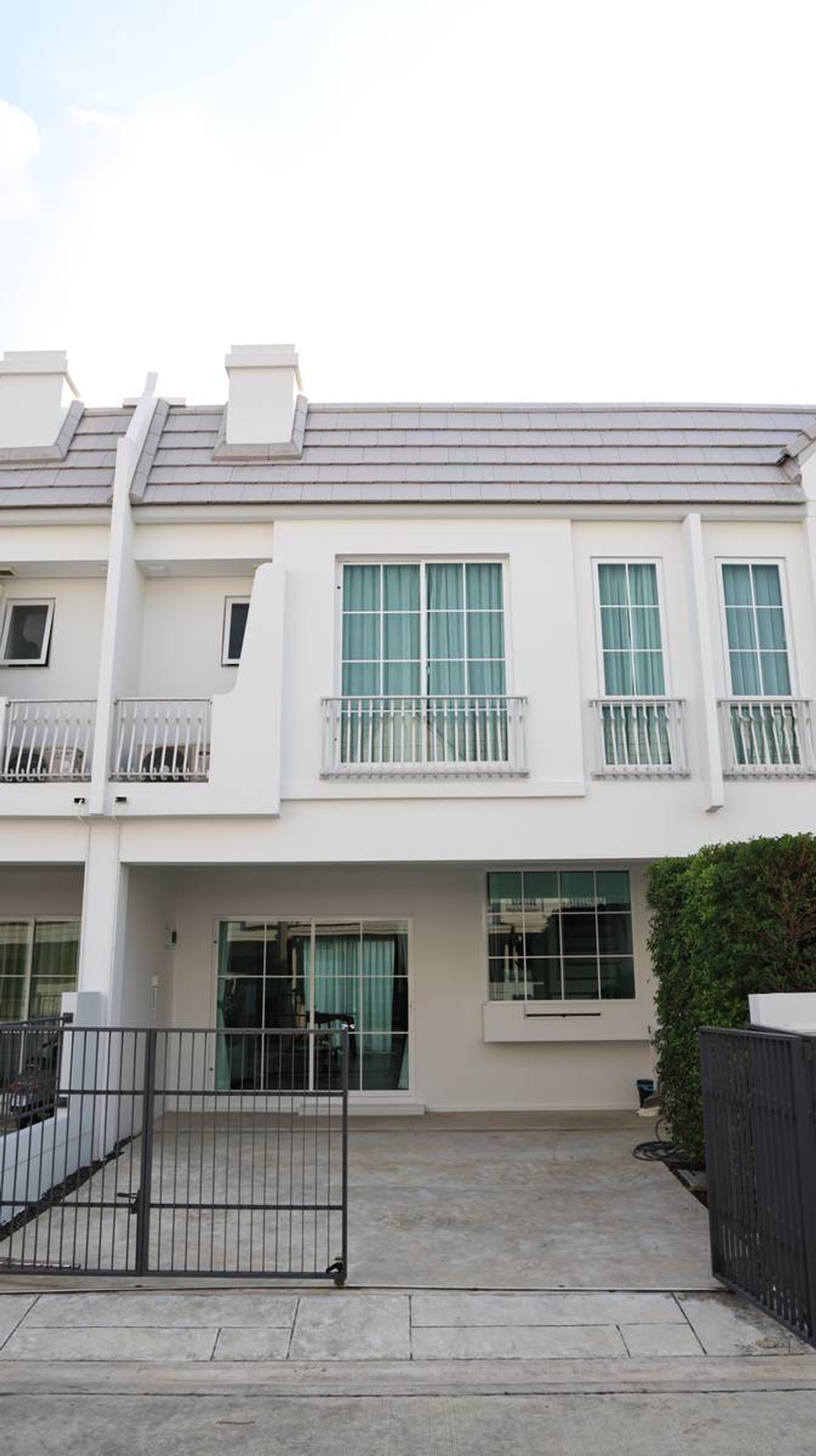 For RentHouseBangna, Bearing, Lasalle : Townhome for rent, Villaggio 3 Srinakarin–Bangna (21 sq m.), 2 bedrooms, 3 bathrooms, near Mega Bangna.