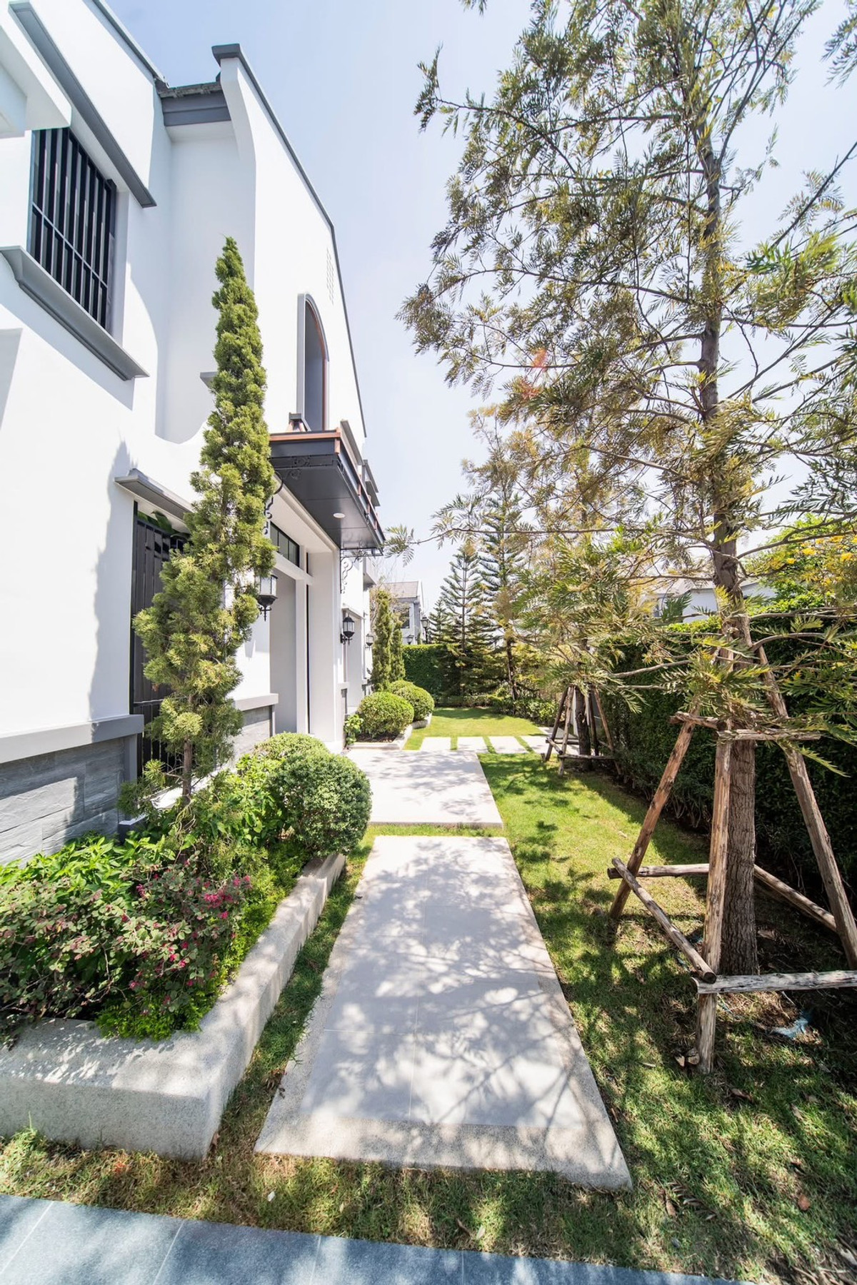 For RentHousePattanakan, Srinakarin : 📌 Luxury house for rent NANTAWAN Nantawan Rama 9 - Krungthep Kreetha New Road.