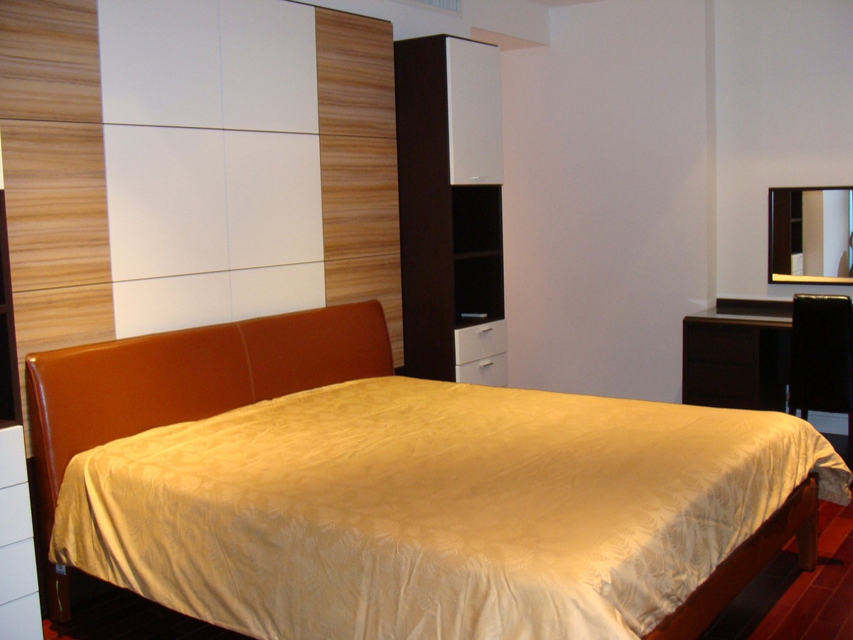 For RentCondoWitthayu, Chidlom, Langsuan, Ploenchit : Luxury condo for rent, Athenee Residence Ploenchit, 2 bedrooms, area 132 sq m., with hotel-level amenities, near BTS Ploenchit.