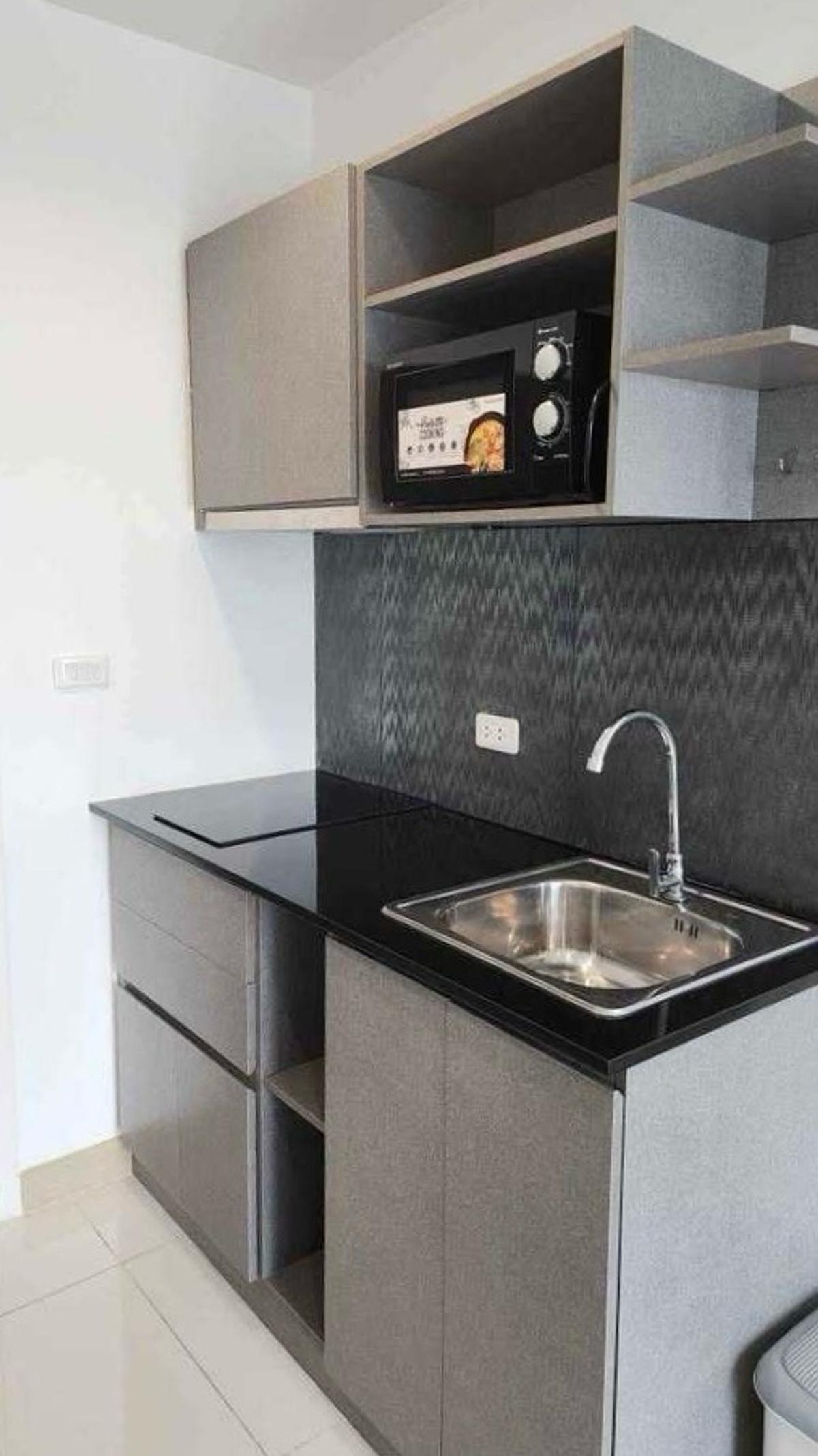 ให้เช่าคอนโดปิ่นเกล้า จรัญสนิทวงศ์ : 💙@condocurator 💙 ให้เช่า Thana Astoria เฟอร์นิเจอร์ครบ มีเครื่องซักผ้า [PM4767]