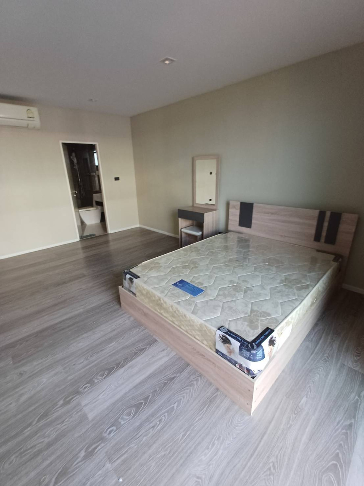 ขายทาวน์โฮมวิภาวดี ดอนเมือง หลักสี่ : ทาวน์โฮม 4ชั้น ซอยวิภาวดี64 เข้าออกได้หลายทาง ใกล้สนามบิน โถงเพดานสูง แบบ double volume ตกแต่งใหม่หมด