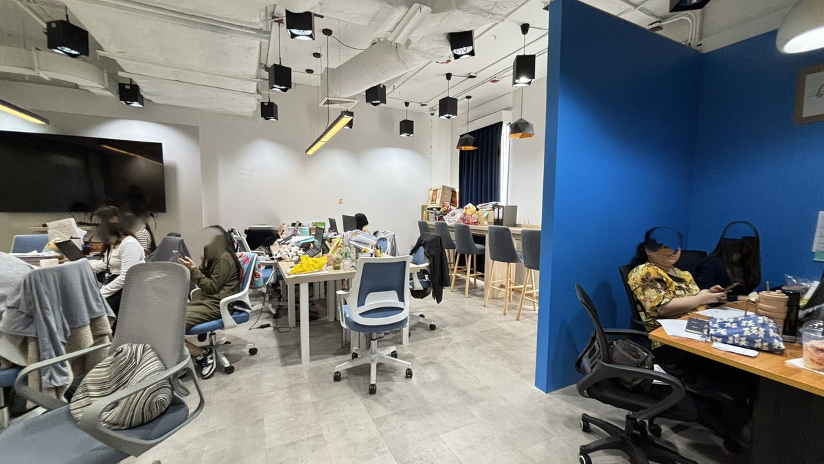 For RentOfficeWongwianyai, Charoennakor : Office for rent near ICON SIAM, next to BTS Charoen Nakhon, very convenient to travel ⛳️ FREE office procurement service, BTS/MRT style, every LOCATIONS starting from 1-50 people.