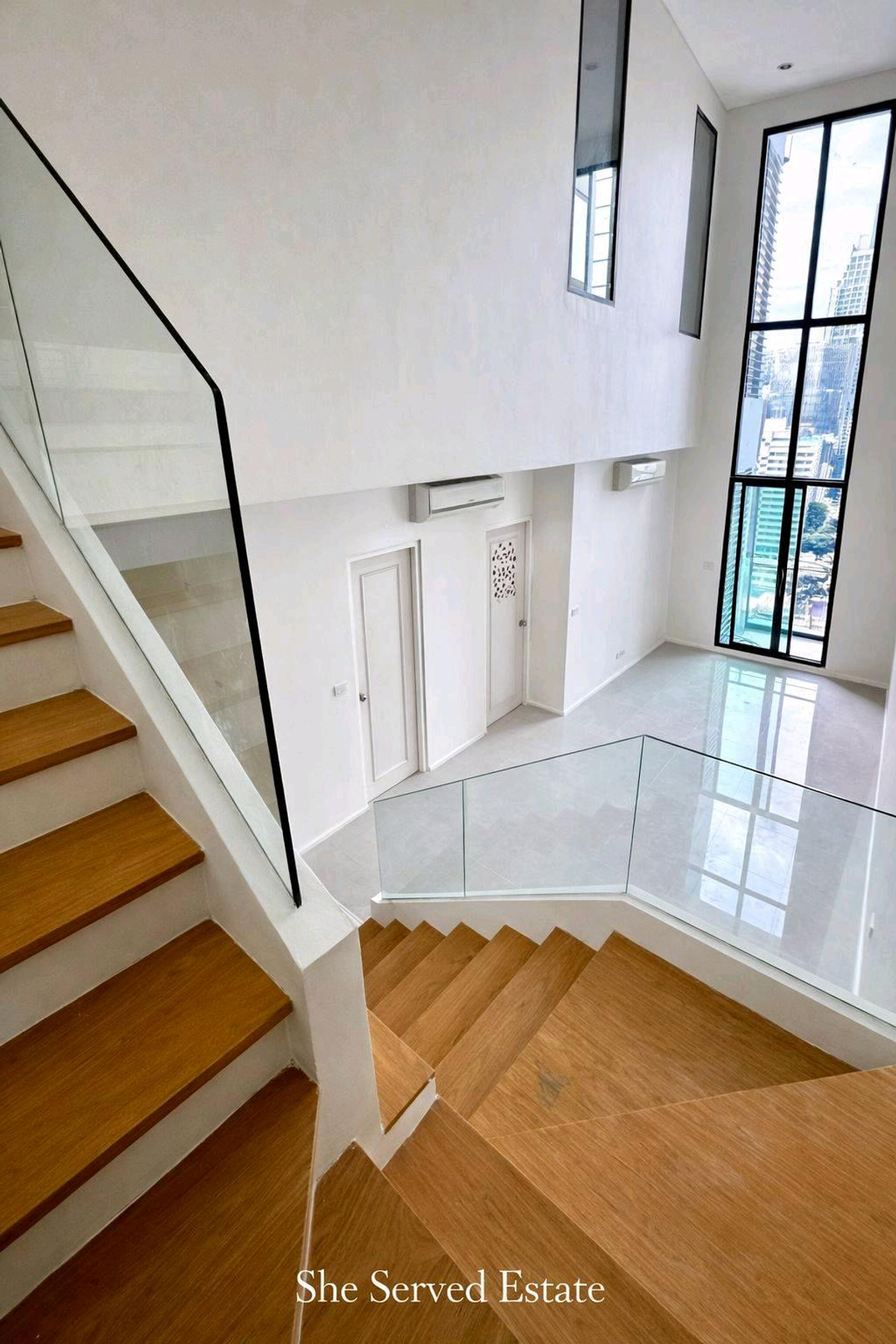 ขายคอนโดพระราม 9 เพชรบุรีตัดใหม่ RCA : For Rent ◈ Villa Asoke ◈
• Duplex unit • 2 Bedrooms • 2 Bathrooms • 33 floor • Spacious layout with high floor city view