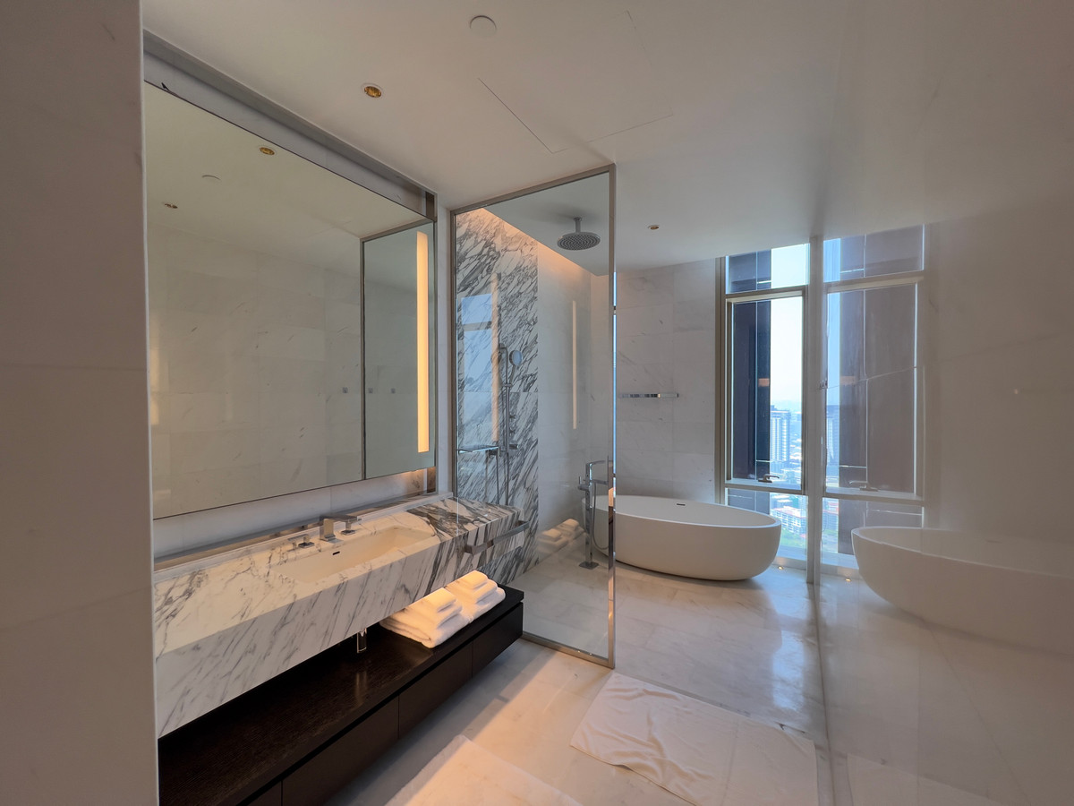 For RentCondoSathorn, Narathiwat : 🔥 2-BEDROOM SIZE AT 1-BEDROOM PRICE | Four Seasons Private Residences | 39th Floor | 116 sq.m Full Minotti Interior | ฿170,000/Month 🔑 Keys Ready – Move In Today!