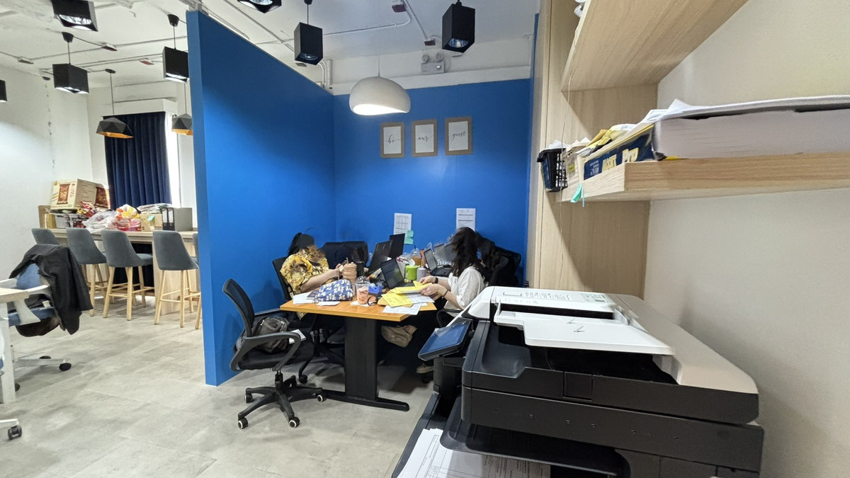 For RentOfficeWongwianyai, Charoennakor : Office for rent near ICON SIAM, next to BTS Charoen Nakhon, very convenient to travel ⛳️ FREE office procurement service, BTS/MRT style, every LOCATIONS starting from 1-50 people.