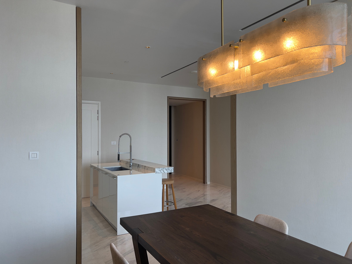 For RentCondoSathorn, Narathiwat : 🔥 2-BEDROOM SIZE AT 1-BEDROOM PRICE | Four Seasons Private Residences | 39th Floor | 116 sq.m Full Minotti Interior | ฿170,000/Month 🔑 Keys Ready – Move In Today!