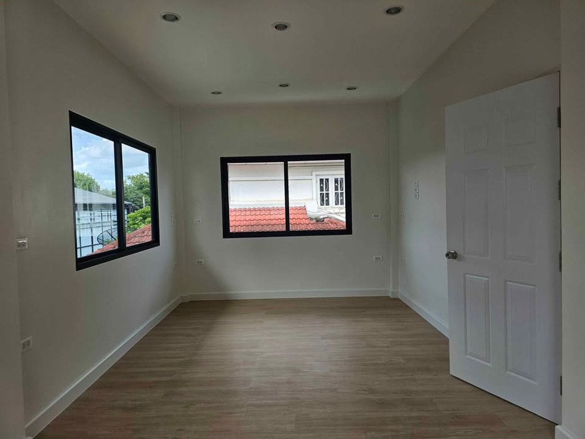 For SaleHousePhutthamonthon, Salaya : Baan Phutthamonthon Sai 1 Choi Ratchamontri 2 / 3 Bedrooms (FOR SALE) AOM080