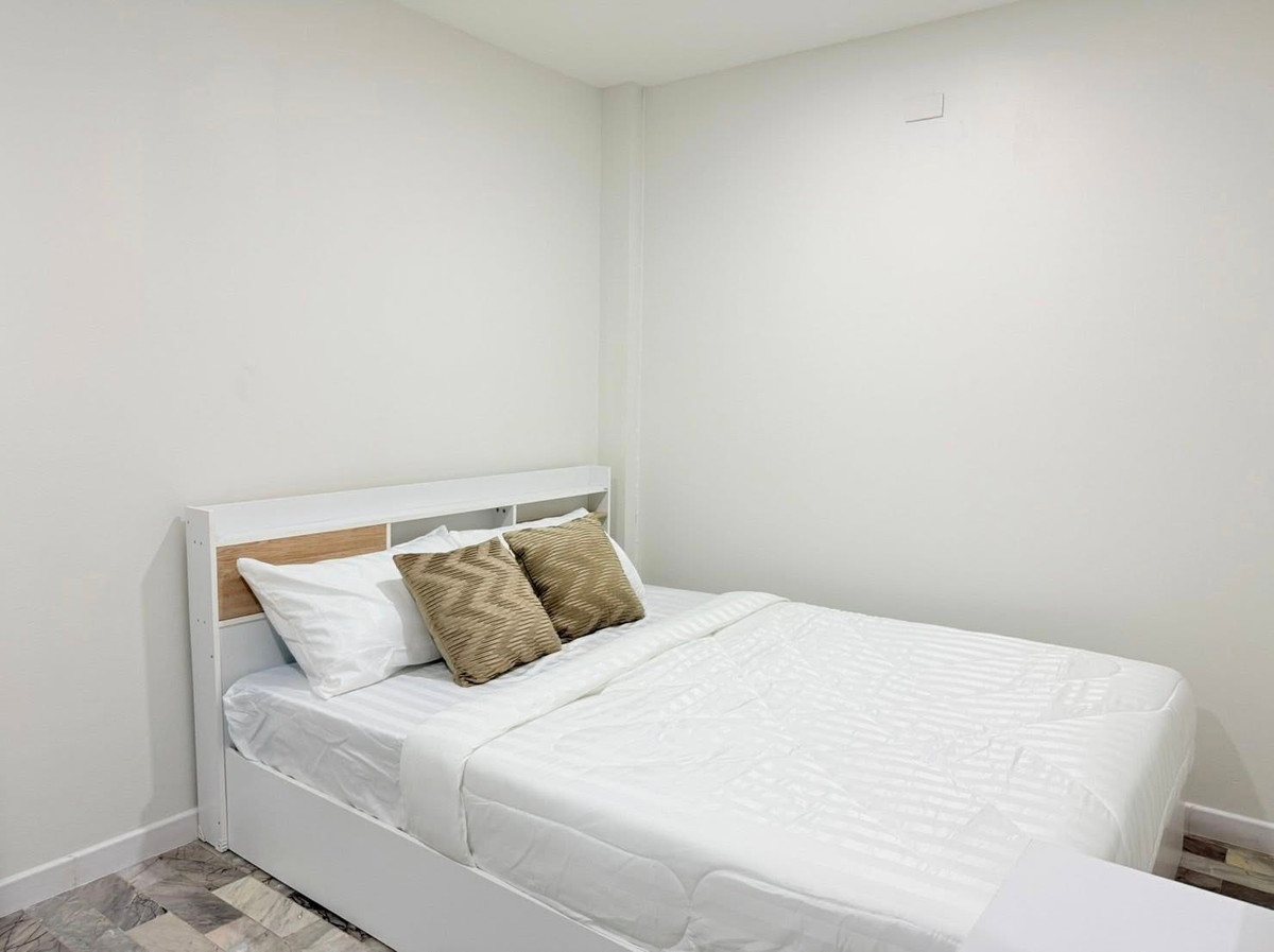 ขายทาวน์โฮมพัทยา บางแสน ชลบุรี สัตหีบ :  ทาวน์โฮม หมู่บ้านเพิ่มศิริ ซอยเขาตาโล / 3 ห้องนอน (ขาย), Townhome Permsiri Village Soi Khao Talo  / 3 Bedrooms (FOR SALE) BEWN108