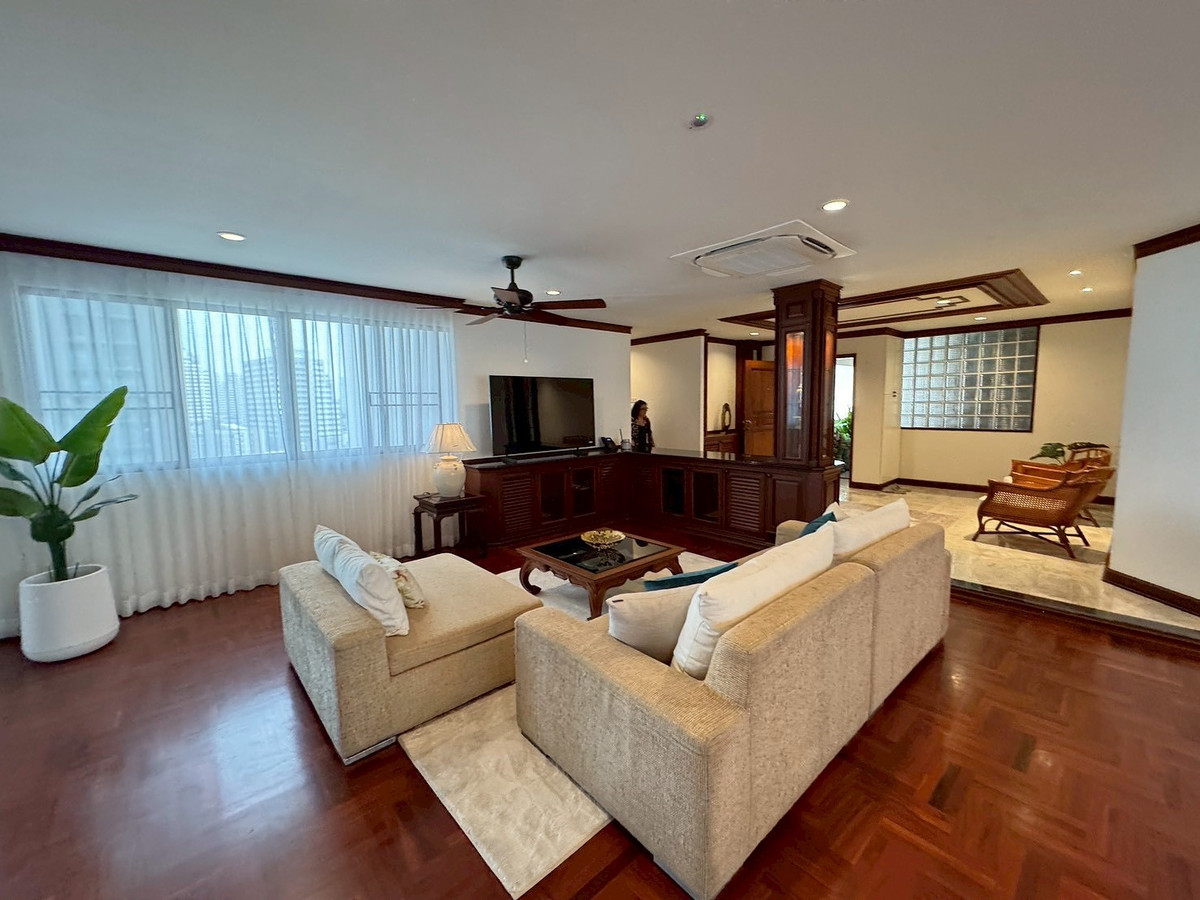 For RentSukhumvit, Asoke, Thonglor : 💥Newly renovated apartment, 4 bedrooms, balcony all around, Phrom Phong ** NO CO-AGENT **