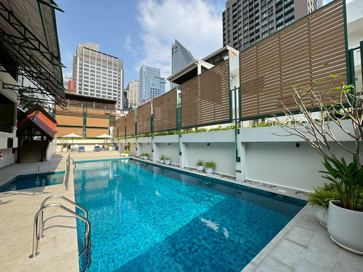 For RentSukhumvit, Asoke, Thonglor : 💥Newly renovated apartment, 4 bedrooms, balcony all around, Phrom Phong ** NO CO-AGENT **