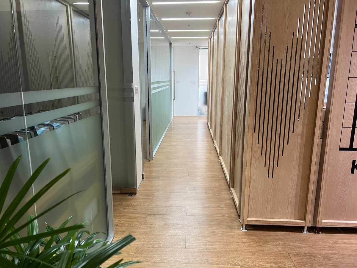 For RentOfficeWongwianyai, Charoennakor : Office for rent near ICON SIAM, next to BTS Charoen Nakhon, very convenient to travel ⛳️ FREE office procurement service, BTS/MRT style, every LOCATIONS starting from 1-50 people.