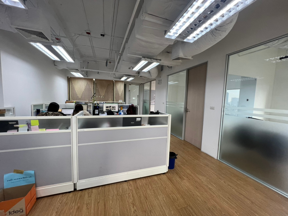 For RentOfficeWongwianyai, Charoennakor : Office for rent near ICON SIAM, next to BTS Charoen Nakhon, very convenient to travel ⛳️ FREE office procurement service, BTS/MRT style, every LOCATIONS starting from 1-50 people.