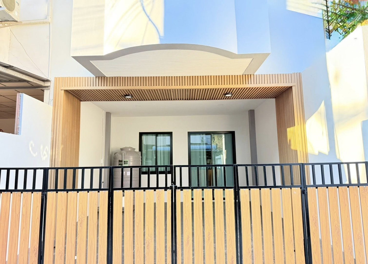 ขายทาวน์โฮมพัทยา บางแสน ชลบุรี สัตหีบ :  ทาวน์โฮม หมู่บ้านเพิ่มศิริ ซอยเขาตาโล / 3 ห้องนอน (ขาย), Townhome Permsiri Village Soi Khao Talo  / 3 Bedrooms (FOR SALE) BEWN108