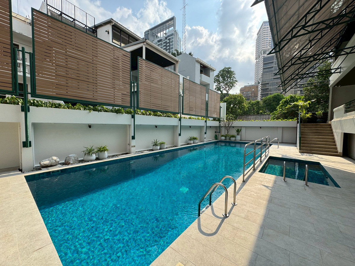 For RentSukhumvit, Asoke, Thonglor : 💥Newly renovated apartment, 4 bedrooms, balcony all around, Phrom Phong ** NO CO-AGENT **