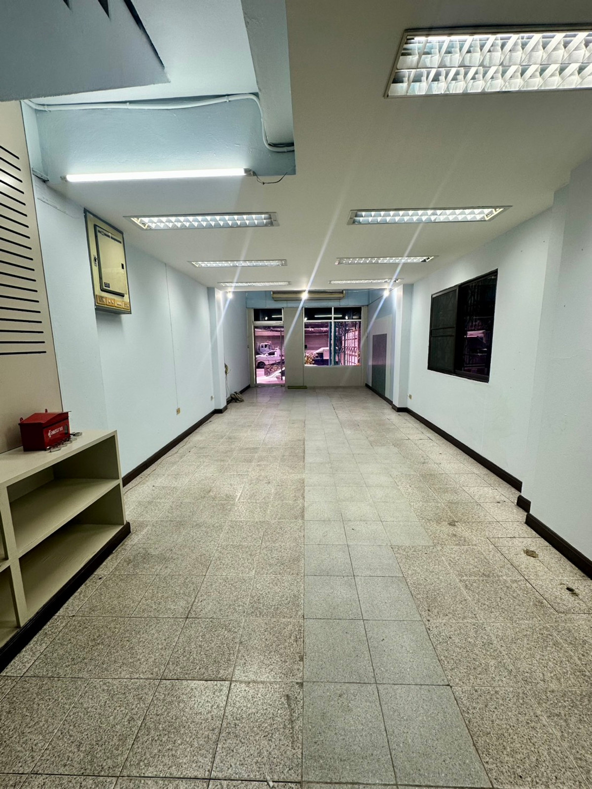 For RentShop HouseSamut Prakan,Samrong : Commercial building for rent, 6 floors, Samrong Nuea, near BTS Samrong, only 110 meters, good commercial location.