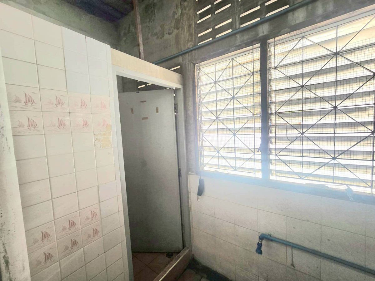 ขายอาคารพาณิชย์สุขุมวิท อโศก ทองหล่อ : ขายอาคารพาณิชย์ 2.5 ชั้น ซอยปรีดีพนมยงค์ 2 ทำเลดี ใจกลางแหล่งธุรกิจ ใกล้ BTS พระโขนง (N.2016)