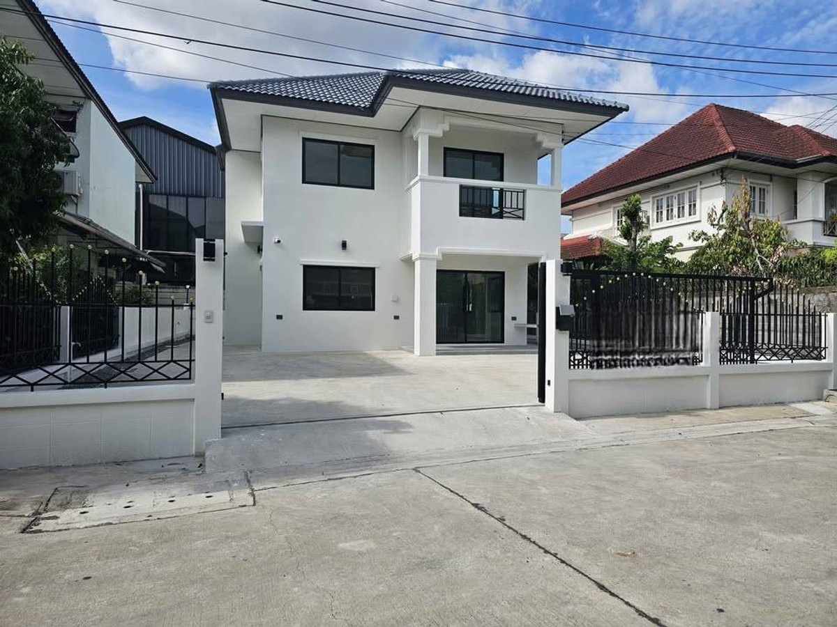 For SaleHousePhutthamonthon, Salaya : Baan Phutthamonthon Sai 1 Choi Ratchamontri 2 / 3 Bedrooms (FOR SALE) AOM080