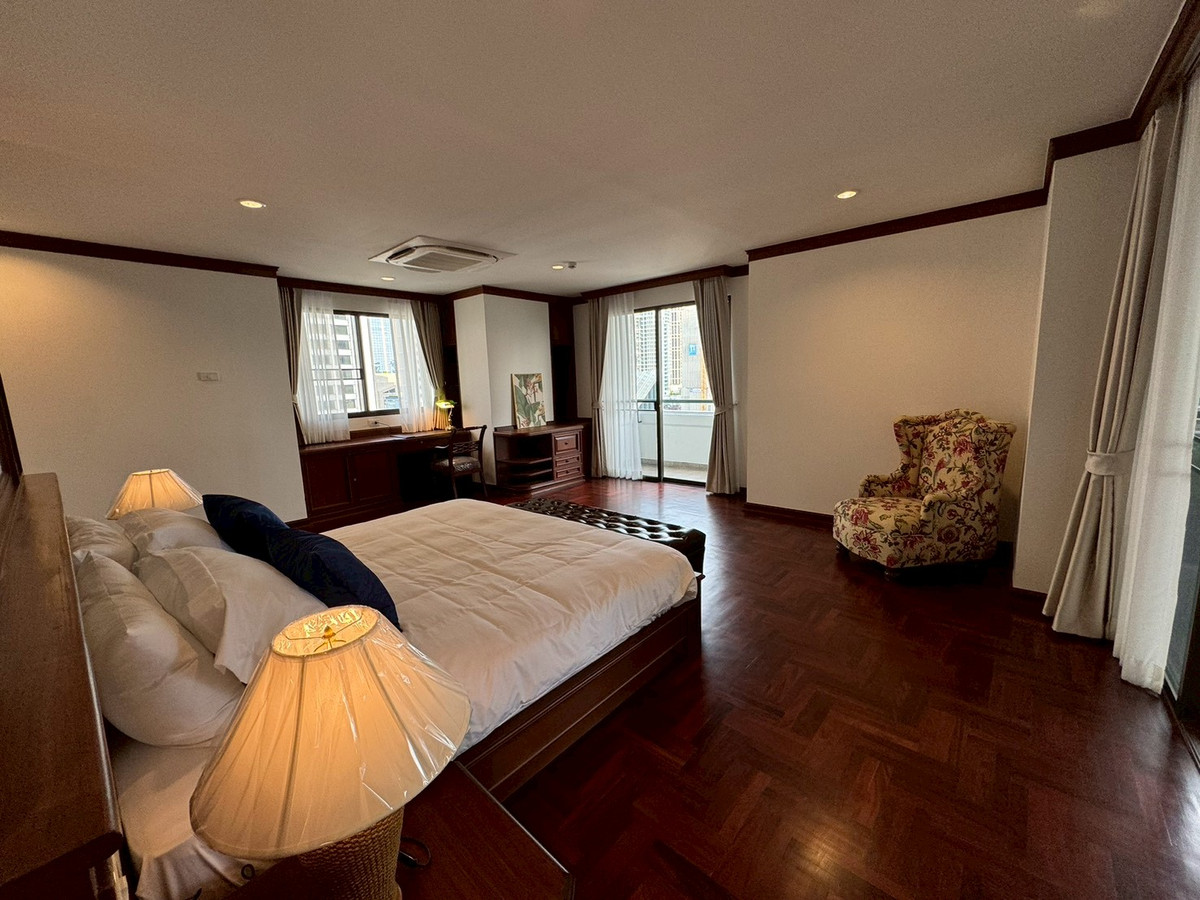 For RentSukhumvit, Asoke, Thonglor : 💥Newly renovated apartment, 4 bedrooms, balcony all around, Phrom Phong ** NO CO-AGENT **