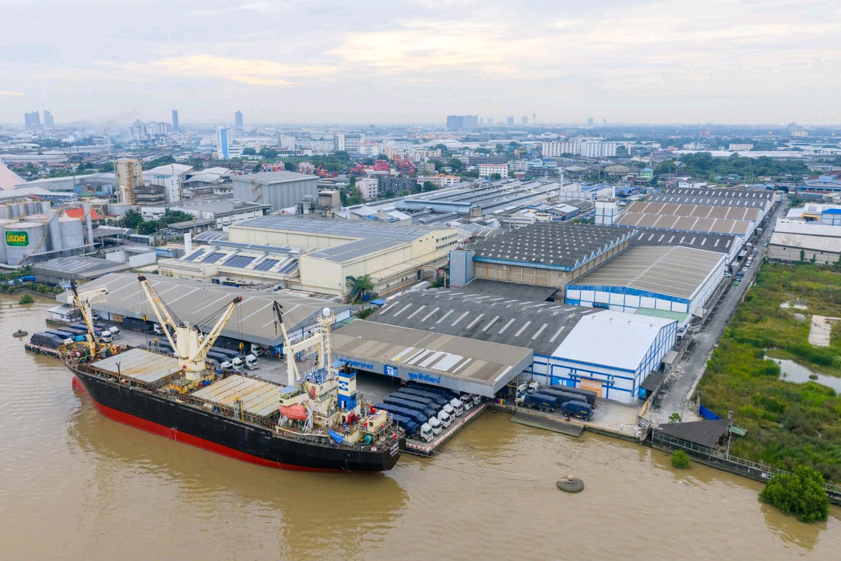 For RentWarehouseSamut Prakan,Samrong : 🏭 Warehouse for Rent with Private Pier | Samrong, Samut Prakan