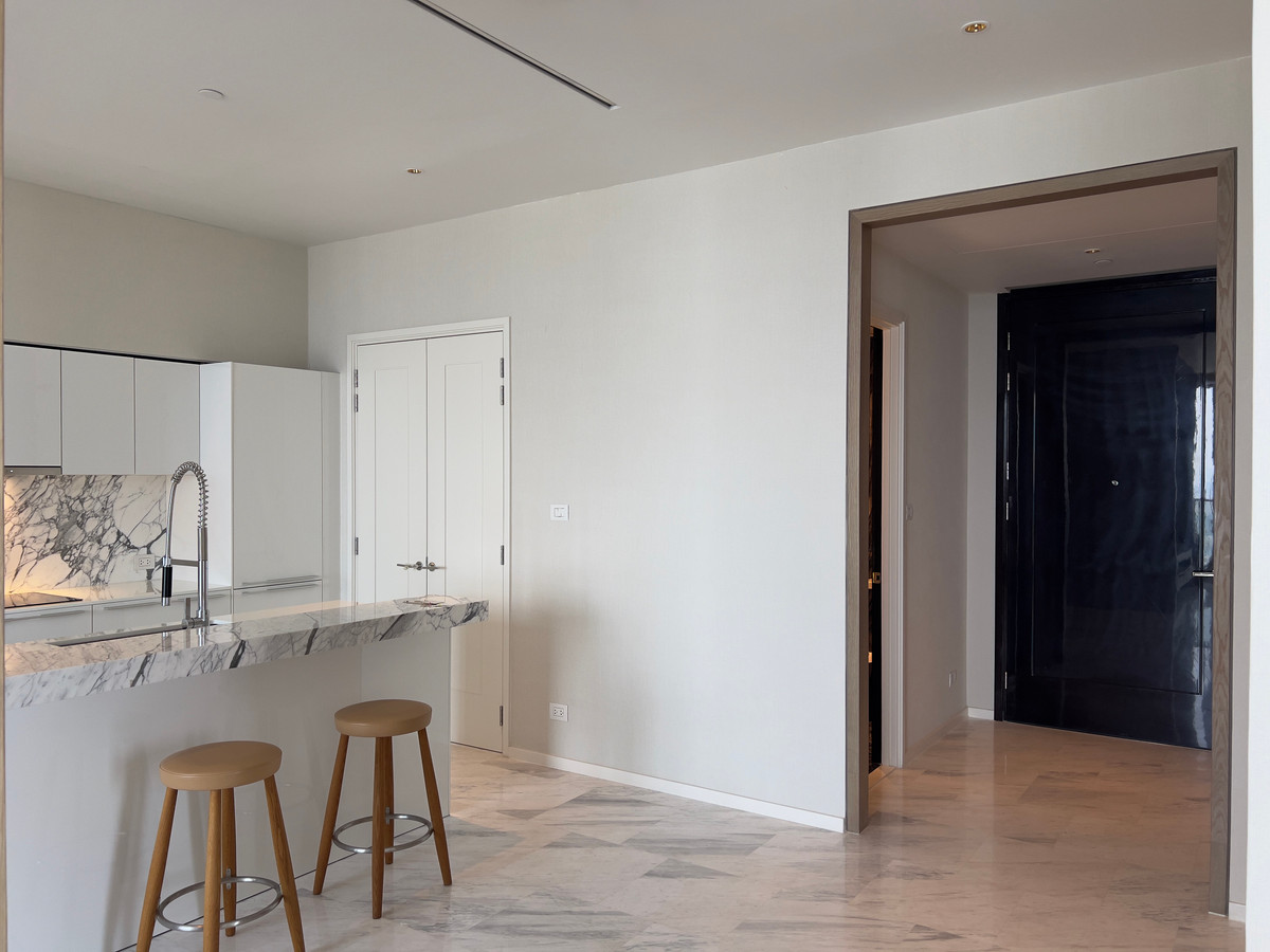 For RentCondoSathorn, Narathiwat : 🔥 2-BEDROOM SIZE AT 1-BEDROOM PRICE | Four Seasons Private Residences | 39th Floor | 116 sq.m Full Minotti Interior | ฿170,000/Month 🔑 Keys Ready – Move In Today!